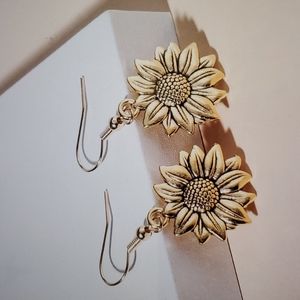 Gold Fashion Flowers Earrings